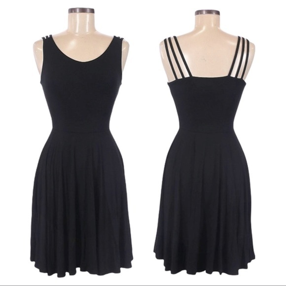 Coercion London Fit & Flare Strappy Stretchy Black Flowy Mini Dress Size XS NWT - Picture 1 of 10